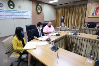 2. พิธีลงนามบันทึกความตกลงในการจัดการอบรมสำหรับผู้ขอรับใบอนุญาตขับรถ และผู้ขอต่อใบอนุญาตขับรถ วันที่ 8 กุมภาพันธ์ 2564 ณ ห้องประชุมรวงผึ้ง ชั้น 8 อาคารเรียนรวมและอำนวยการ (อาคาร 14) มหาวิทยาลัยราชภัฏกำแพงเพชร